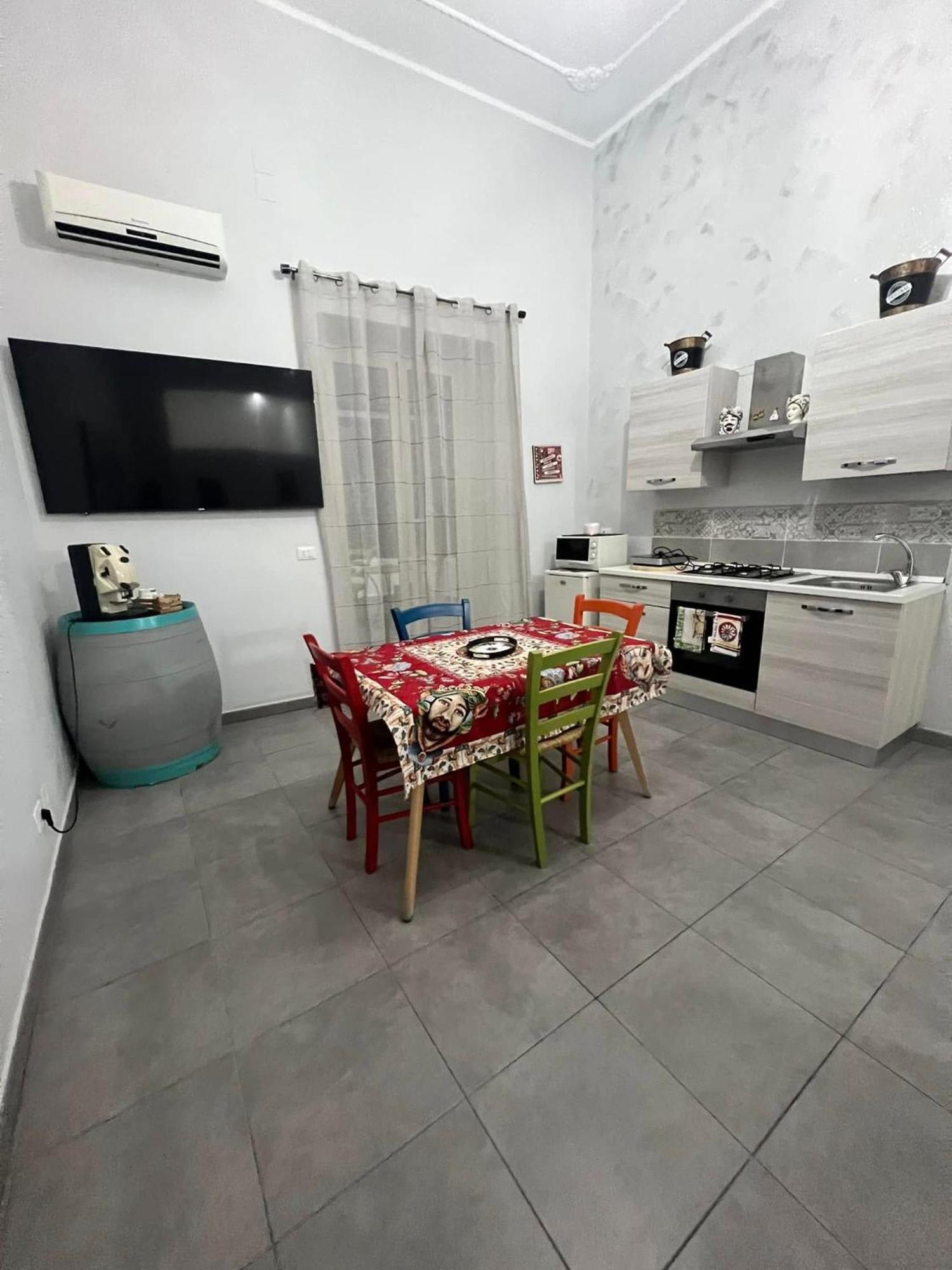 La Casa Di Bella Hotel Palermo Bagian luar foto